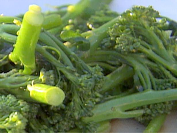 Read more about the article Ina Garten Broccolini and Balsamic Vinaigrette Recipe